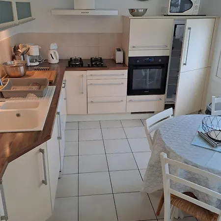 A L'ombre De L'albizia - Aytré