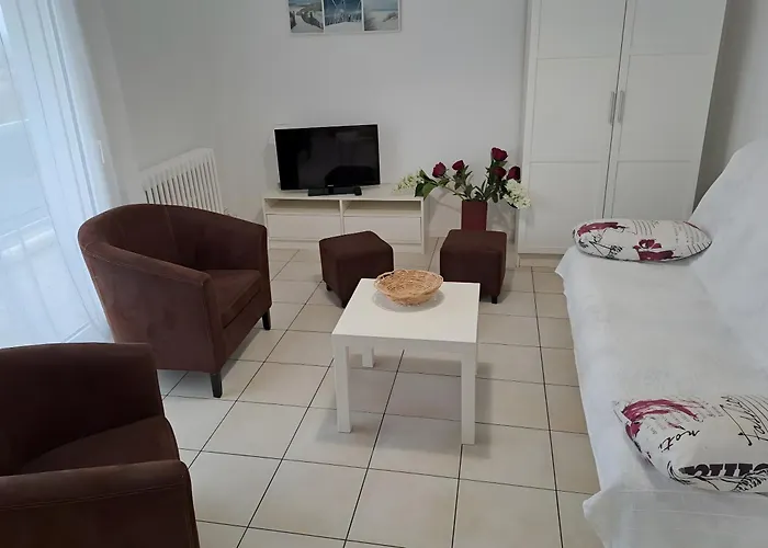 A L'ombre De L'albizia - * Aytre