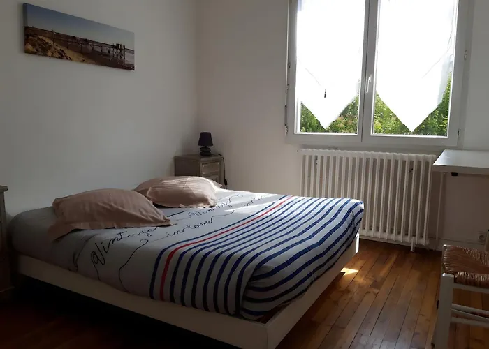 Holiday home A L'ombre De L'albizia - *